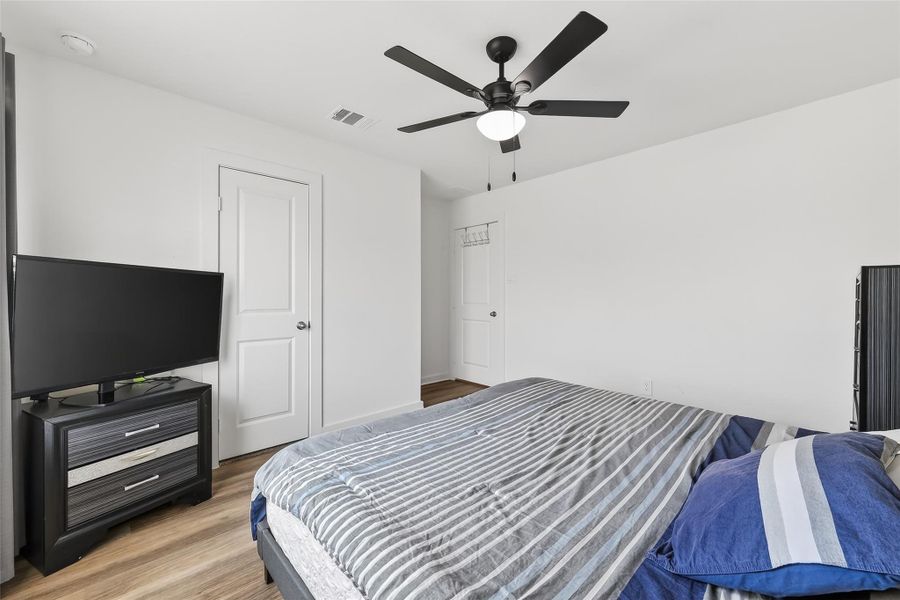 Furnished interior view inside a new home in Evergreen, Rosenberg (Image 33).