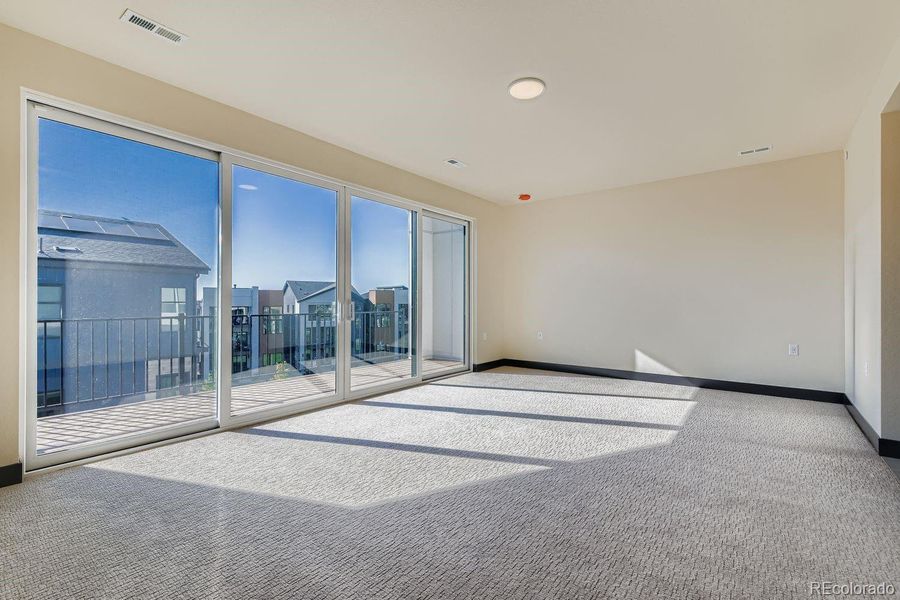 Spacious, unfurnished interior of a new home in Baseline, Broomfield (Image 25).