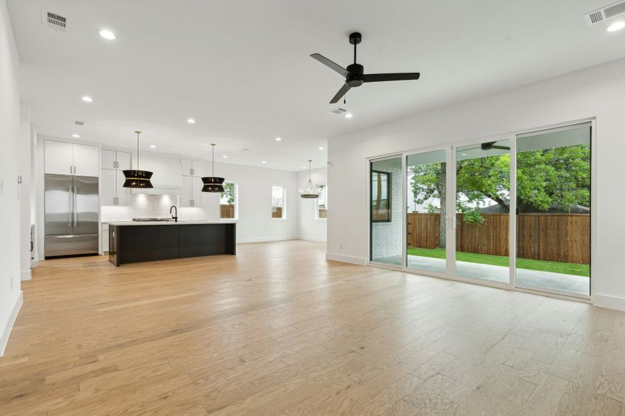 Spacious, unfurnished interior of a new home in , Dallas (Image 17).
