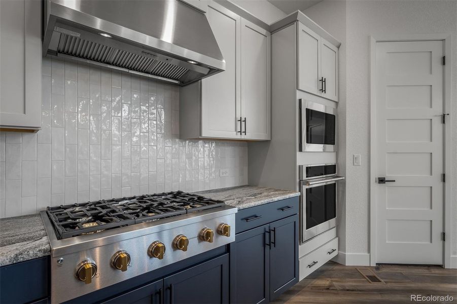 Close-up of interior finishes inside a home in Cloverleaf – Mountainview Collection, Monument (Image 14).
