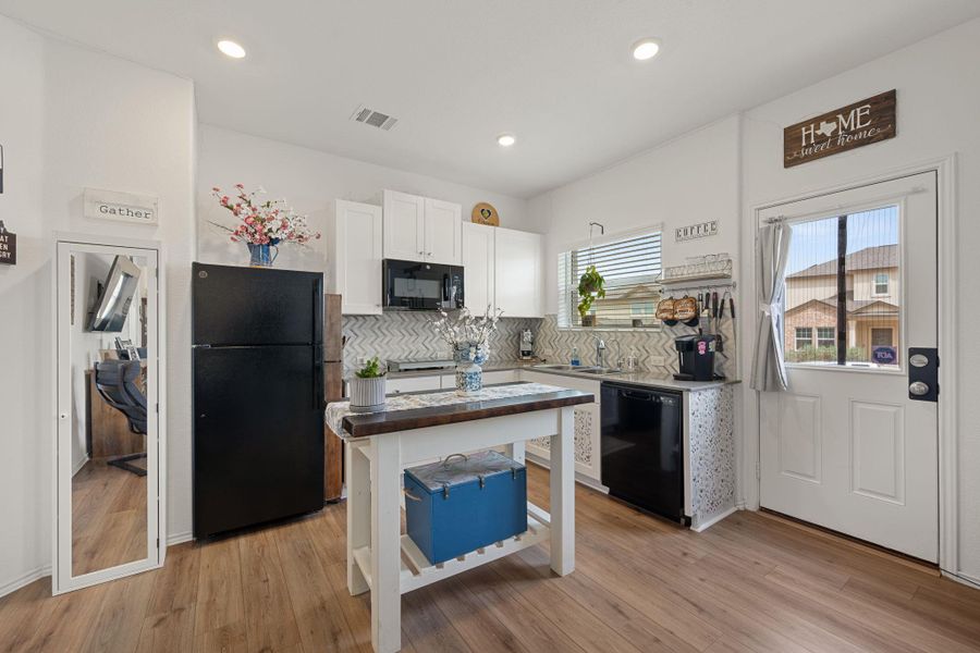 Furnished interior view inside a new home in Thunder Rock, Marble Falls (Image 26).