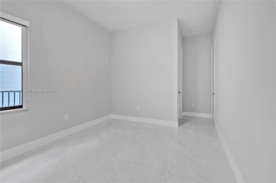 Spacious, unfurnished interior of a new home in , Miramar (Image 23).
