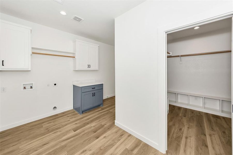 Spacious, unfurnished interior of a new home in , Denison (Image 23).