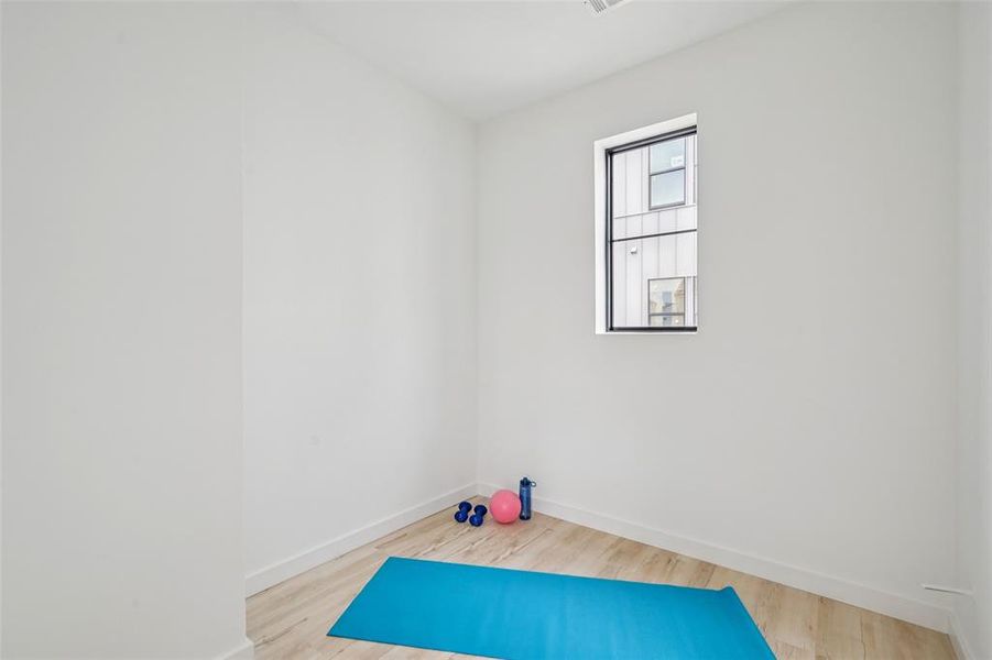 Spacious, unfurnished interior of a new home in , Dallas (Image 23).