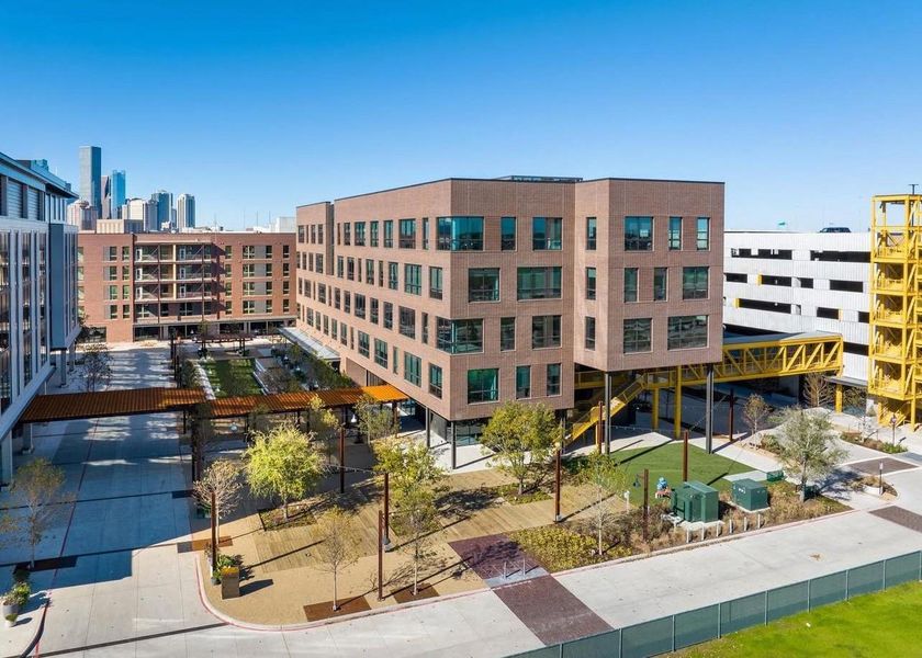 Condo located in Houston, TX showcasing its design and architecture (Image 6).