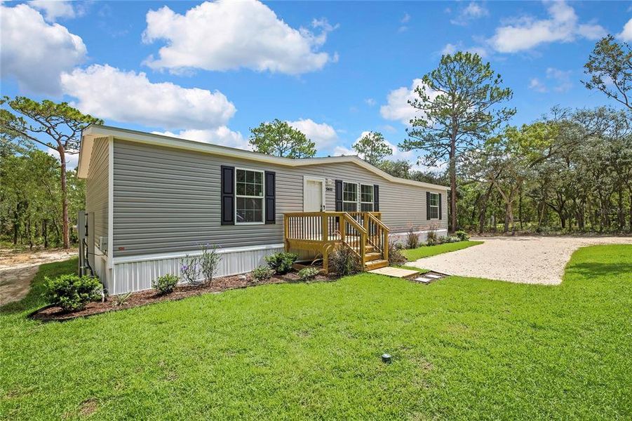 Exterior details and patio area of a home in , Homosassa (Image 21).