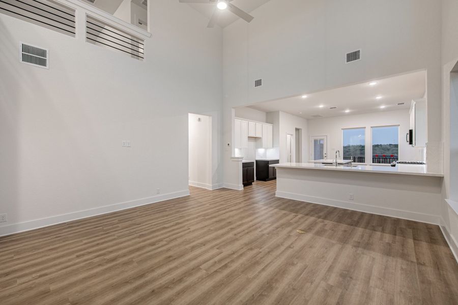 Spacious, unfurnished interior of a new home in Stillwater Ranch, San Antonio (Image 22).