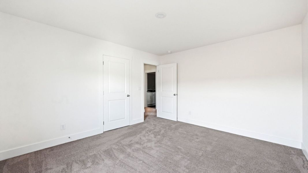 Spacious, unfurnished interior of a new home in Polo Fields, Kingsport (Image 29).
