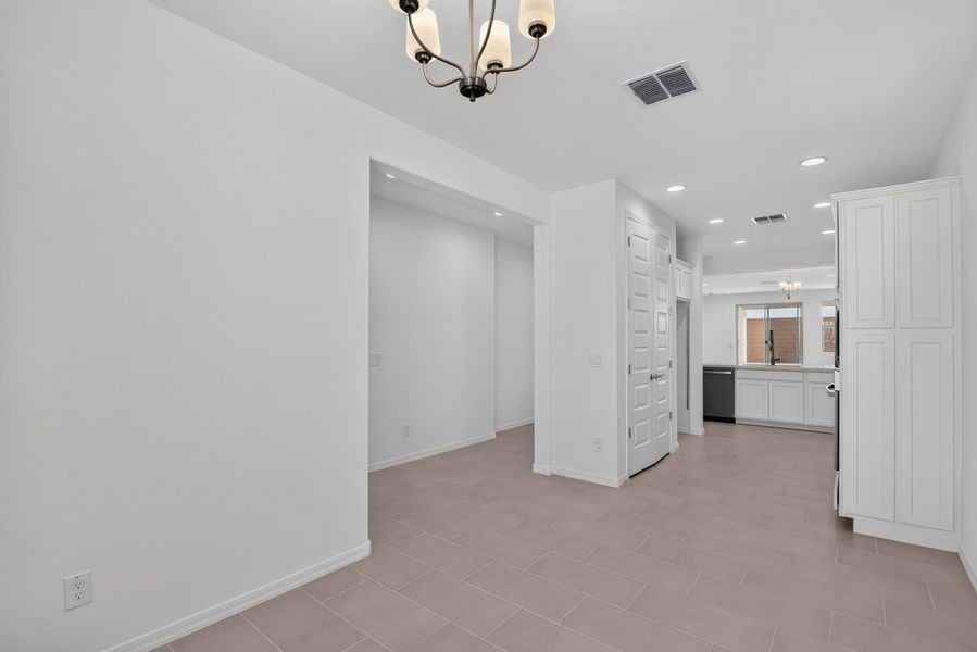 Spacious, unfurnished interior of a new home in Stonehaven, Glendale (Image 20).