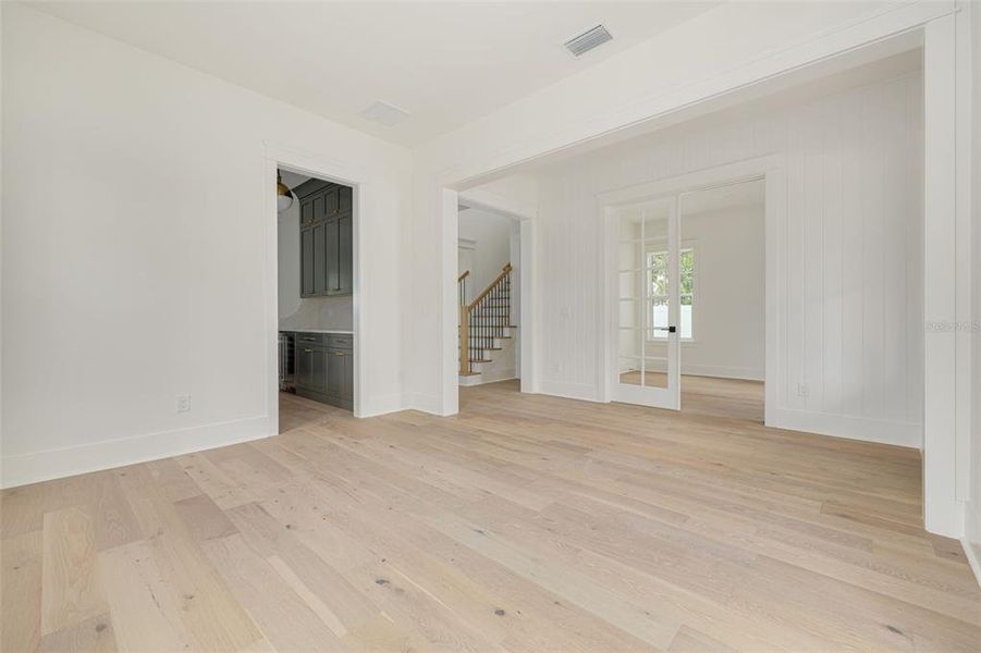 Spacious, unfurnished interior of a new home in , St. Petersburg (Image 32).