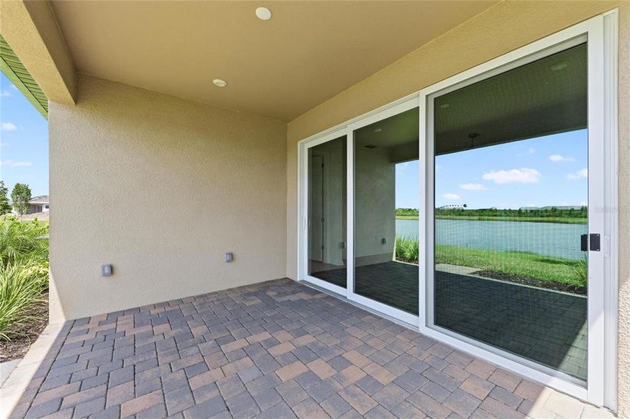 Exterior details and patio area of a home in , Venice (Image 4).