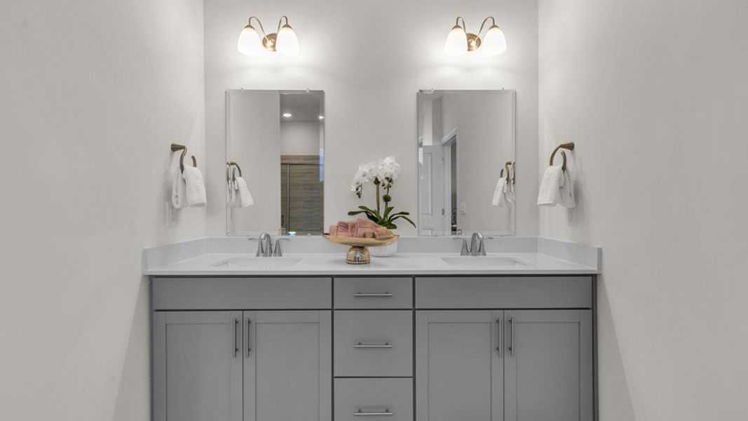 Representative interior finishes for a home built from the HARTWELL by D.R. Horton in Eagle Creek, Fuquay Varina (Image 19).