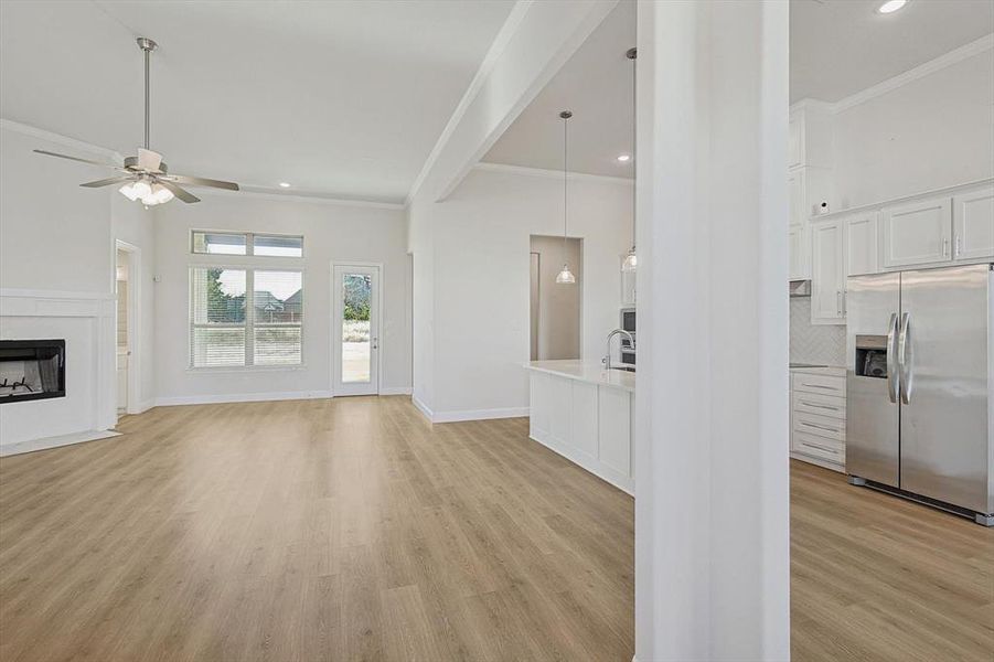 Spacious, unfurnished interior of a new home in Oak Creek Ranch, Midlothian (Image 19).