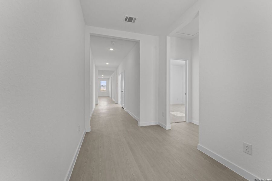 Spacious, unfurnished interior of a new home in Voss Farms, New Braunfels (Image 12).