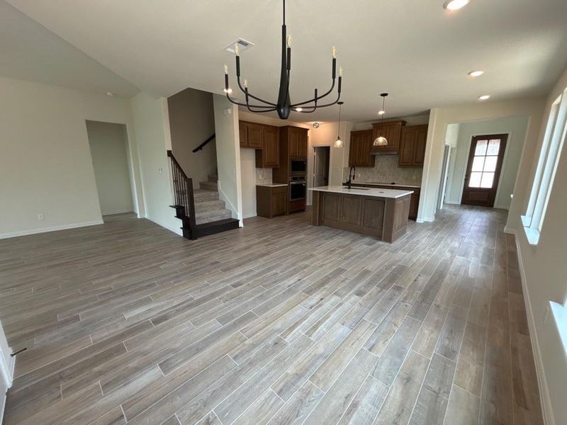 Spacious, unfurnished interior of a new home in Waterford Park, Weatherford (Image 18).