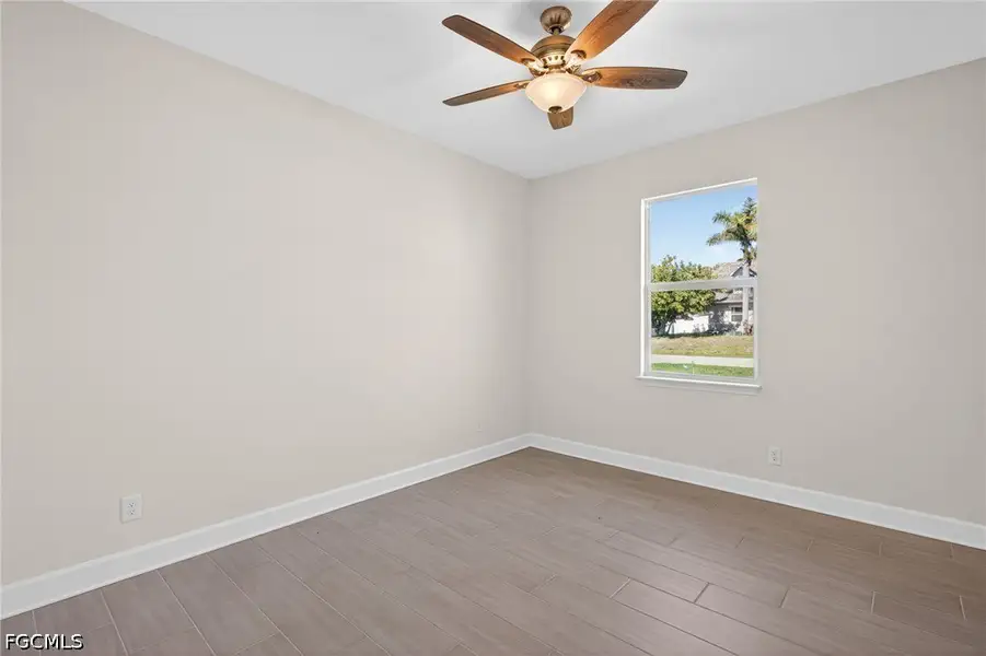 Spacious, unfurnished interior of a new home in Cape Coral, Cape Coral (Image 17).