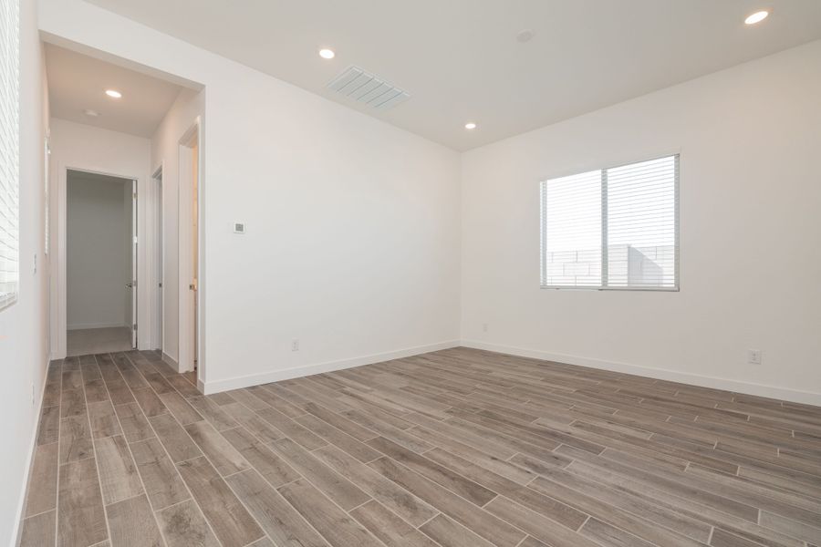 Spacious, unfurnished interior of a new home in Abel Ranch, Goodyear (Image 14).