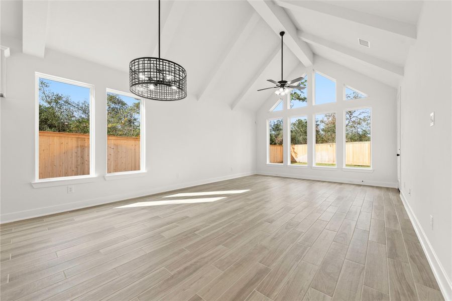 Spacious, unfurnished interior of a new home in Kresston - 40', Montgomery (Image 13).