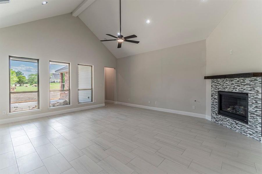Spacious, unfurnished interior of a new home in , Van Alstyne (Image 28).