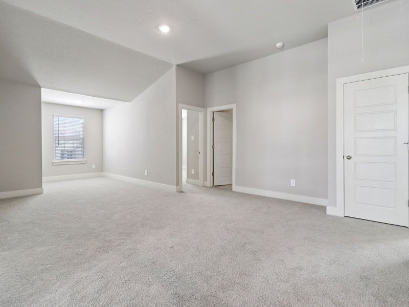 Spacious, unfurnished interior of a new home in Sagebrooke - Premier Series, San Antonio (Image 18).