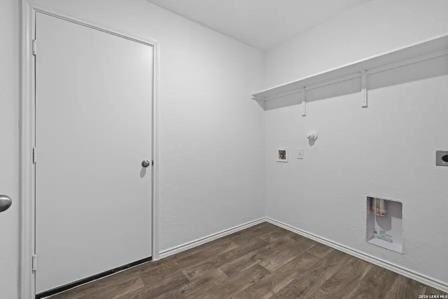 Spacious, unfurnished interior of a new home in Stonehill, San Antonio (Image 19).