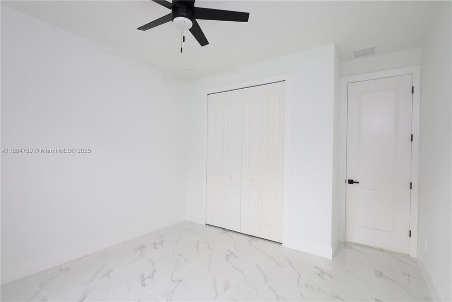 Spacious, unfurnished interior of a new home in , Lehigh Acres (Image 11).