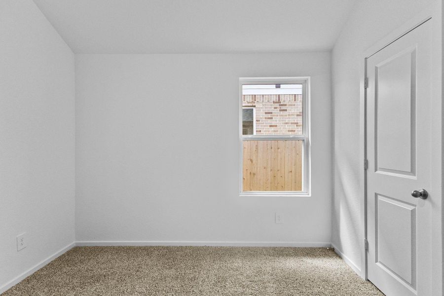 Spacious, unfurnished interior of a new home in Sunterra Lakes, Katy (Image 22).