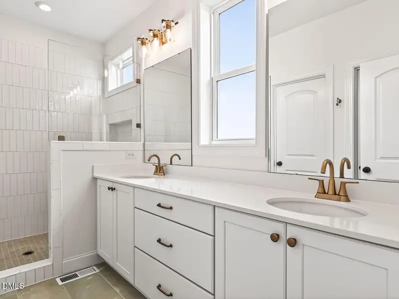 021-1280x960-bathroom