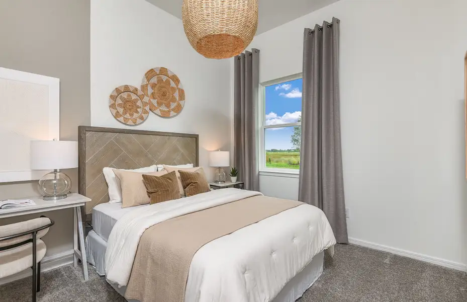 Representative furnished interior of a home built from the Mainstay by Del Webb in Del Webb Lakehaven, Clermont (Image 7).