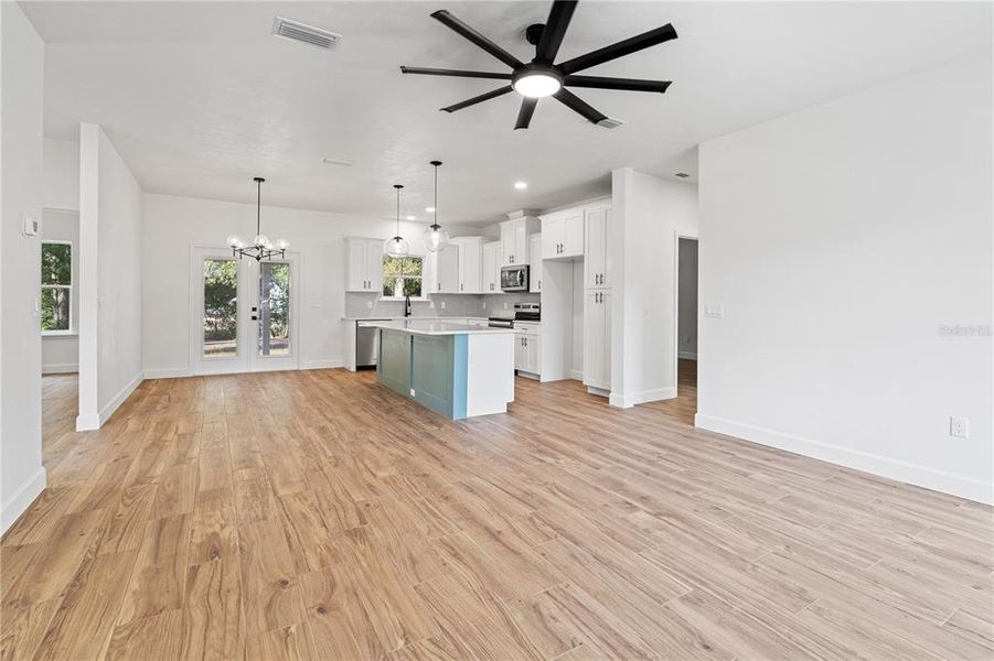 Spacious, unfurnished interior of a new home in , Bronson (Image 25).