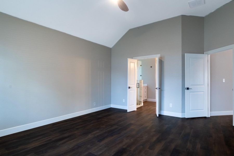 Spacious, unfurnished interior of a new home in , Huntsville (Image 27).