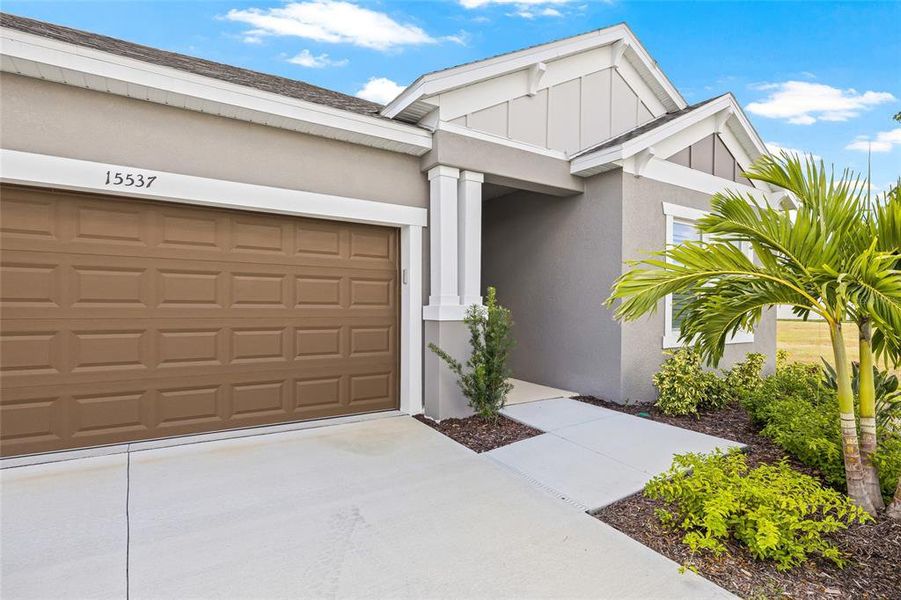 Exterior details and patio area of a home in Tiburon, Nokomis (Image 3).