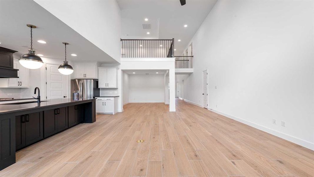 Spacious, unfurnished interior of a new home in Sweetgrass, Haslet (Image 15).
