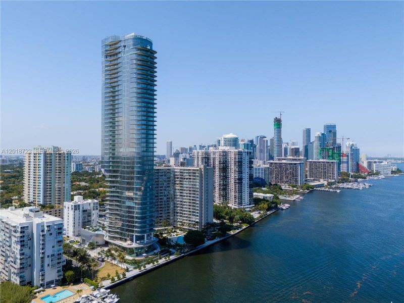Condo located in Miami, FL showcasing its design and architecture (Image 20).