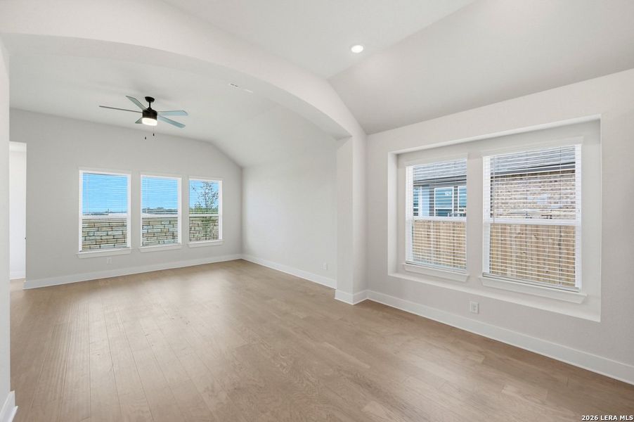 Spacious, unfurnished interior of a new home in Prominence, San Antonio (Image 19).