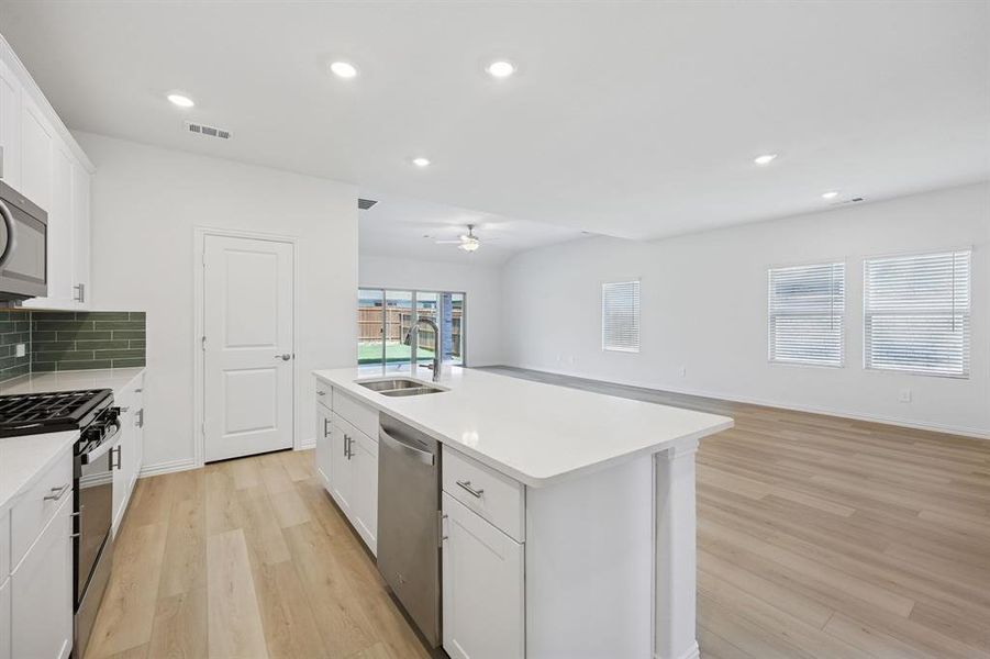 Photo is not of the actual home, but is an inspirational photo of builder’s model home and may depict options, furnishings, and/or decorator features that are not included. Photo is not of the actual home, but is an inspirational photo of builder’s model home and may depict options, furnishings, and/or decorator features that are not included.