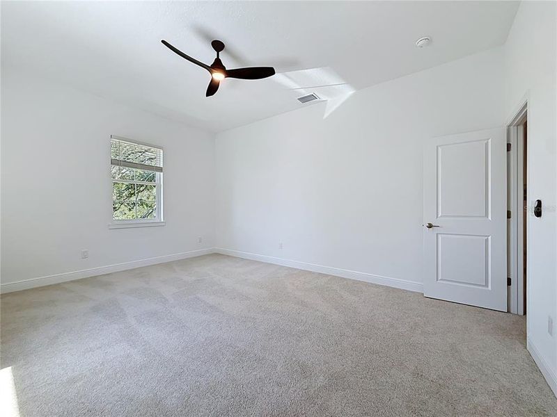 Spacious, unfurnished interior of a new home in , St. Petersburg (Image 29).