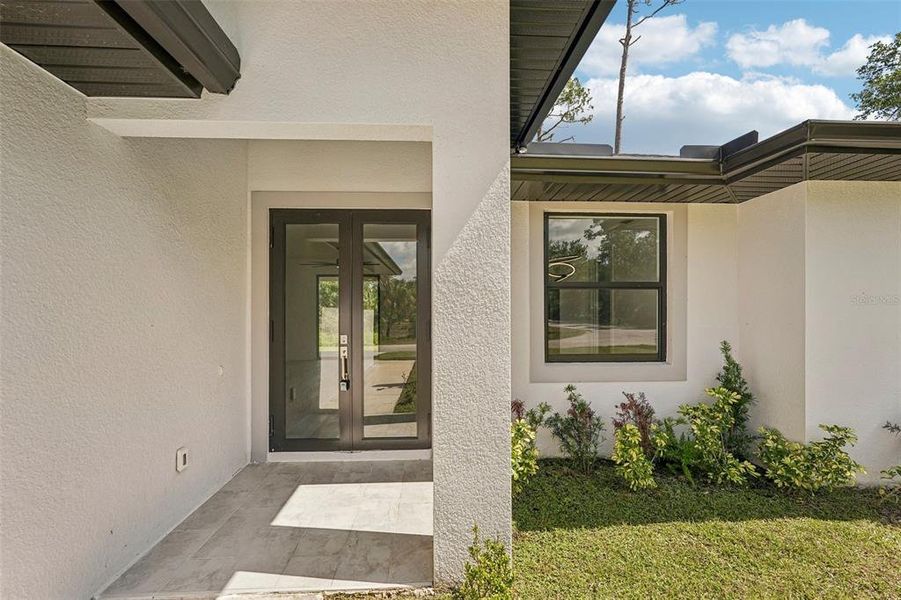 Exterior details and patio area of a home in , Port Charlotte (Image 3).