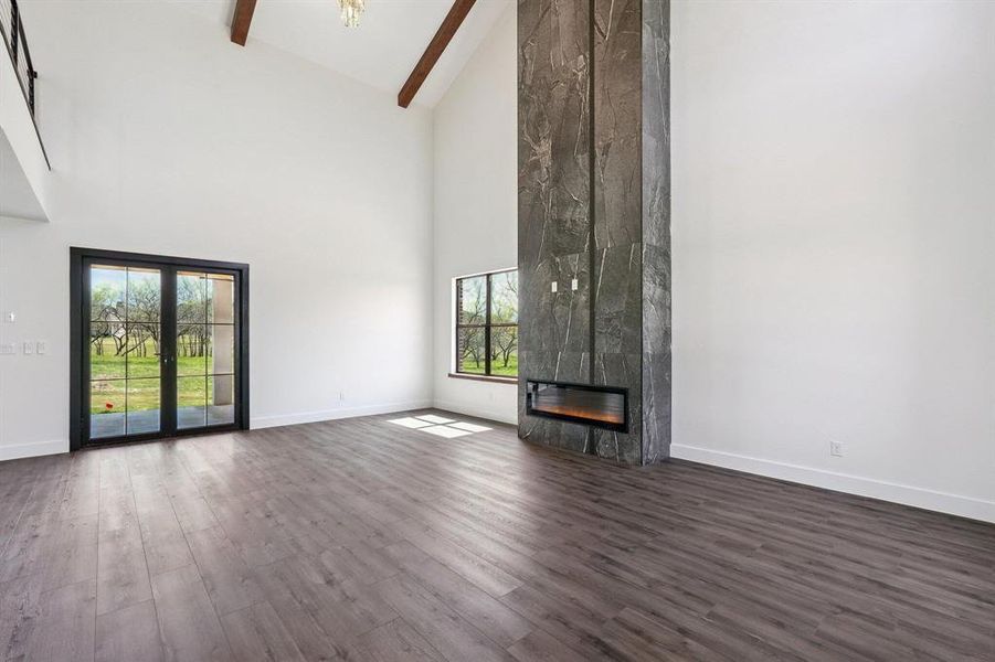 Spacious, unfurnished interior of a new home in , Cedar Hill (Image 24).