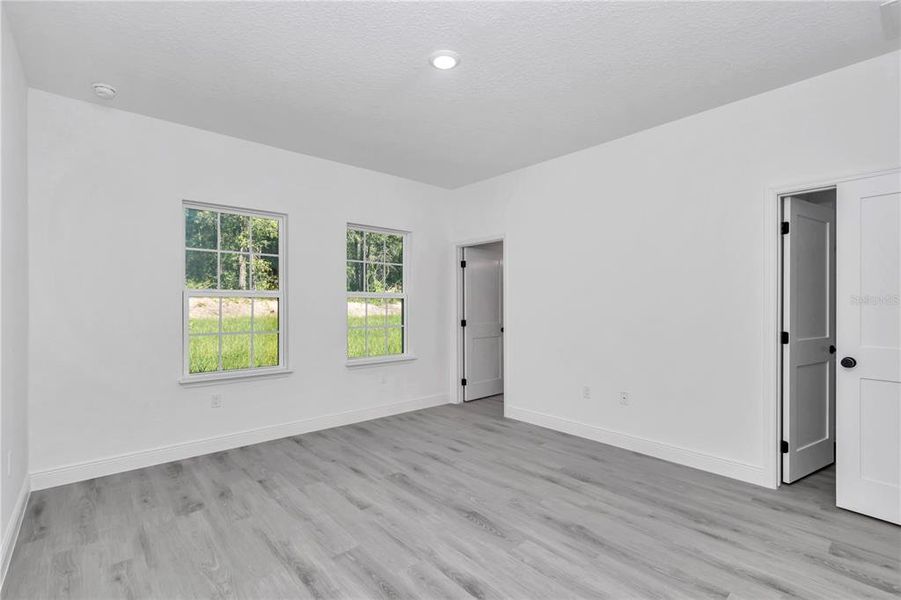 Spacious, unfurnished interior of a new home in , Citrus Springs (Image 28).