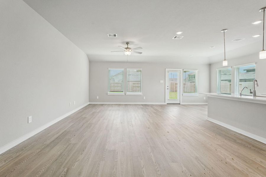 Spacious, unfurnished interior of a new home in Massey Oaks - Premier Series, Pearland (Image 5). Spacious, unfurnished interior of a new home in Massey Oaks - Premier Series, Pearland (Image 5).