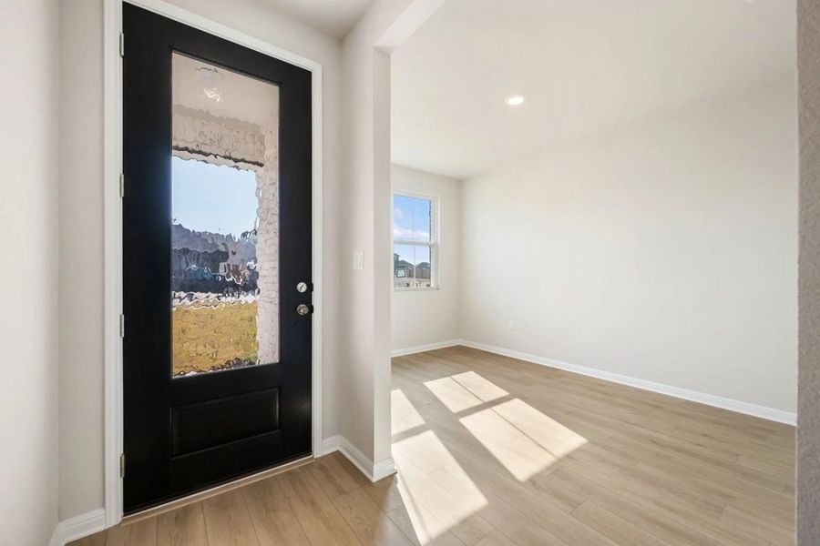 Spacious, unfurnished interior of a new home in The Colony, Bastrop (Image 19).