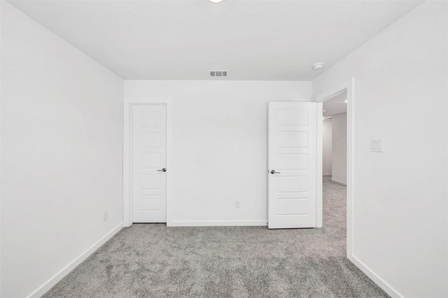 Spacious, unfurnished interior of a new home in Summerview, Fulshear (Image 21).