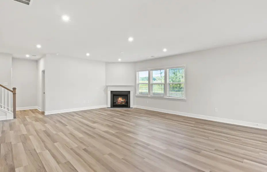 Representative unfurnished interior of a home built from the Dempsey by Pulte Homes in Hamilton Place, Cartersville (Image 53).