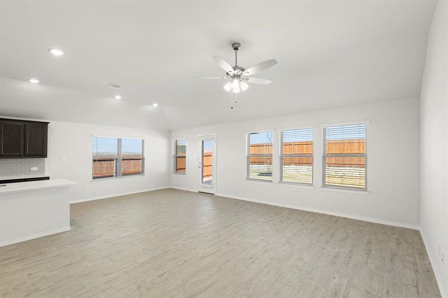 17. 118 Coyote - Family (2) 17. 118 Coyote - Family (2)