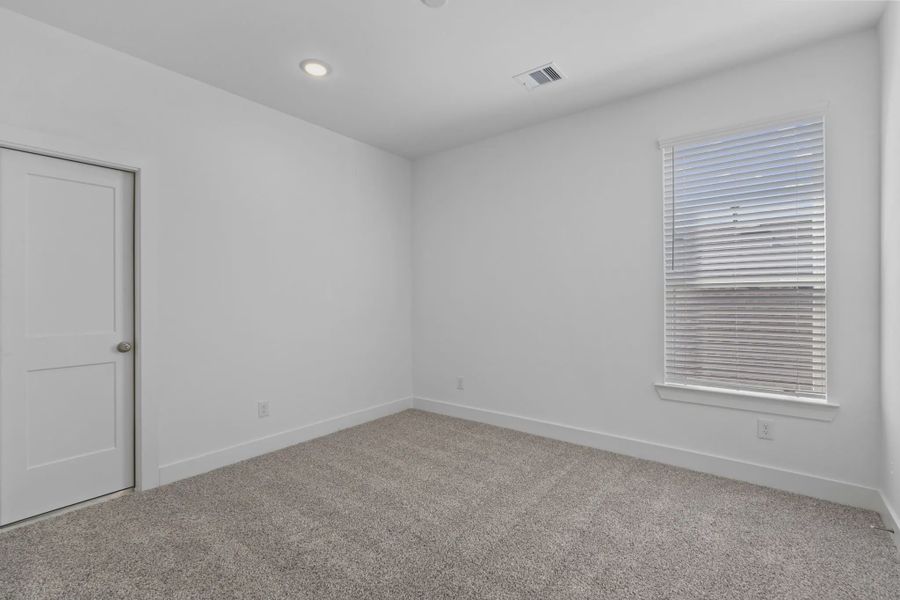Representative unfurnished interior of a home built from the Waterford by Chesmar Homes in Meridiana 60's, Manvel (Image 43).