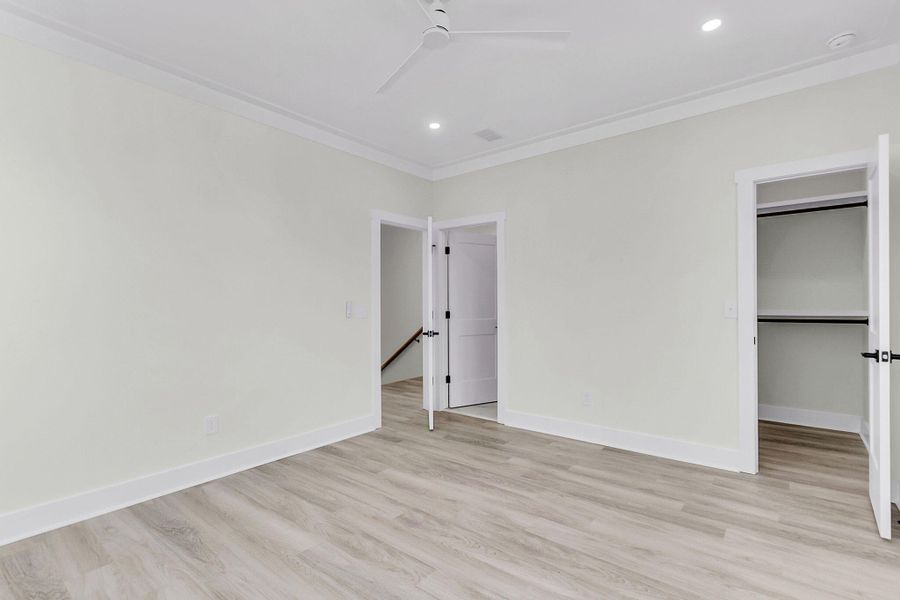 Spacious, unfurnished interior of a new home in , Charleston (Image 24).