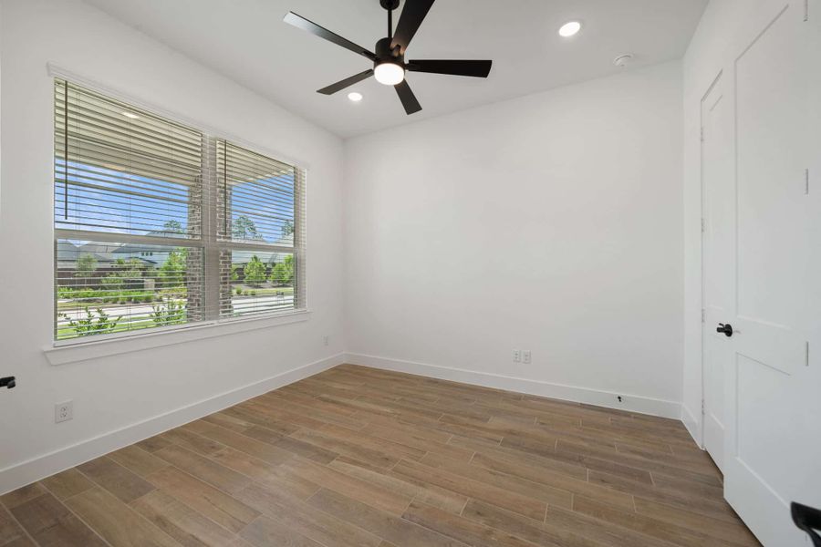 Representative unfurnished interior of a home built from the Waterloo 60′ Lot by Chesmar Homes in Fulshear Lakes, Fulshear (Image 16).