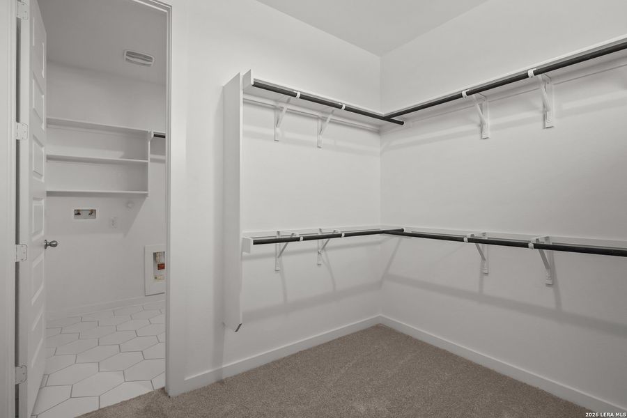 Spacious, unfurnished interior of a new home in Buffalo Crossing, Cibolo (Image 31).