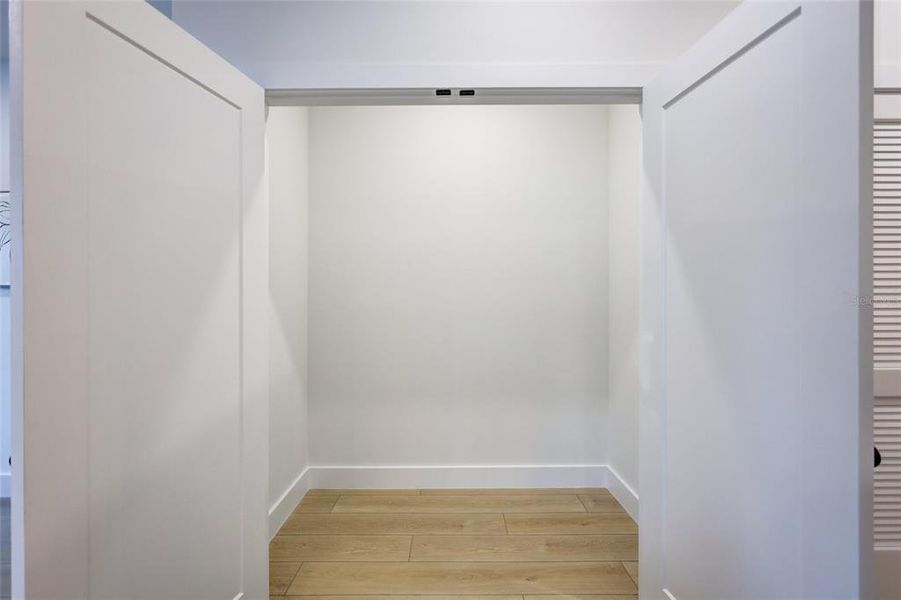 Spacious, unfurnished interior of a new home in , Gulfport (Image 22).